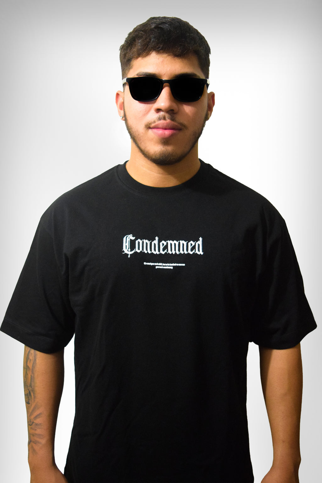 CAMISETA OVERSIZE CONDEMNED TO WIN WHITE AND BLACK