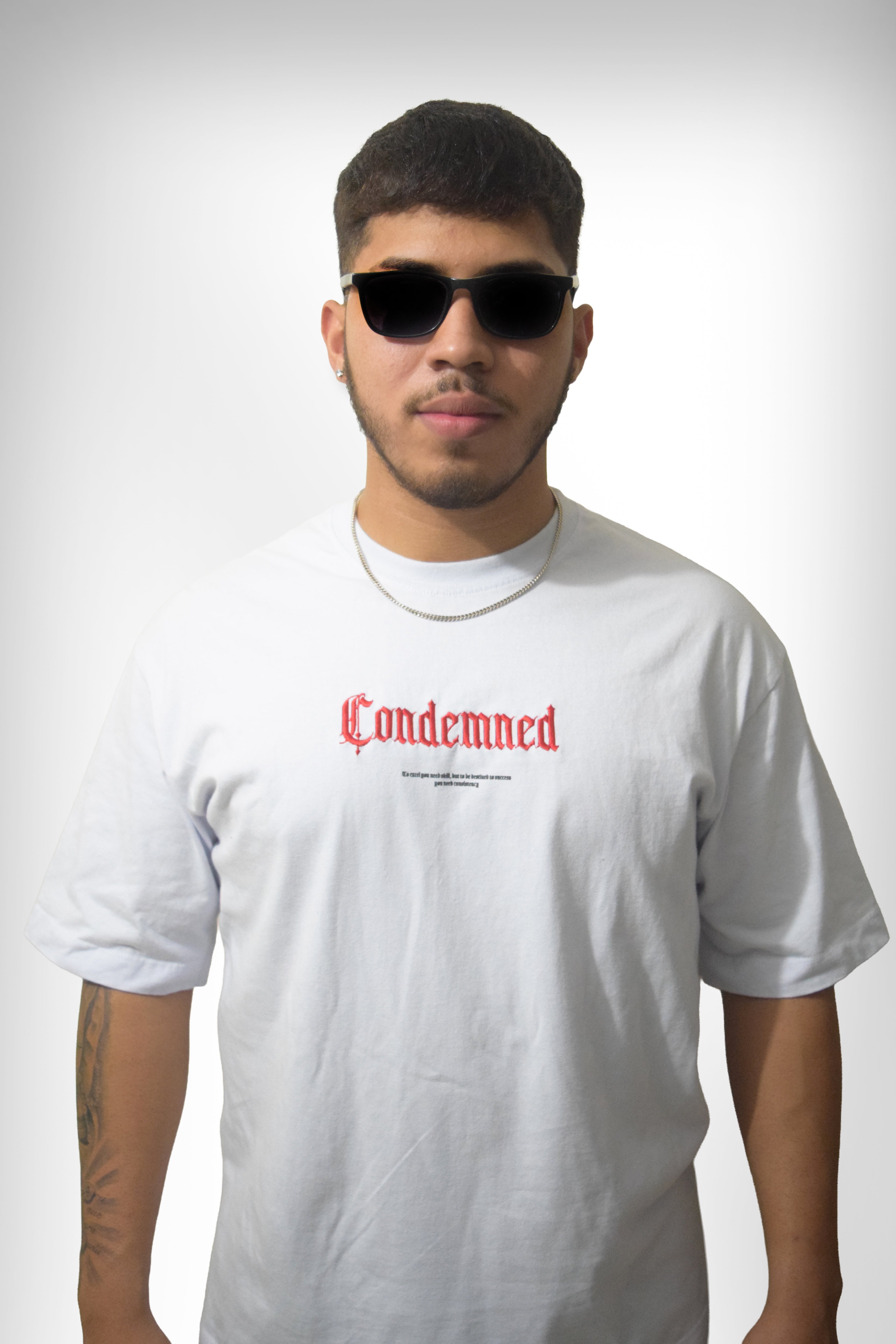 CAMISETA OVERSIZE CONDEMNED TO WIN WHITE AND BLACK